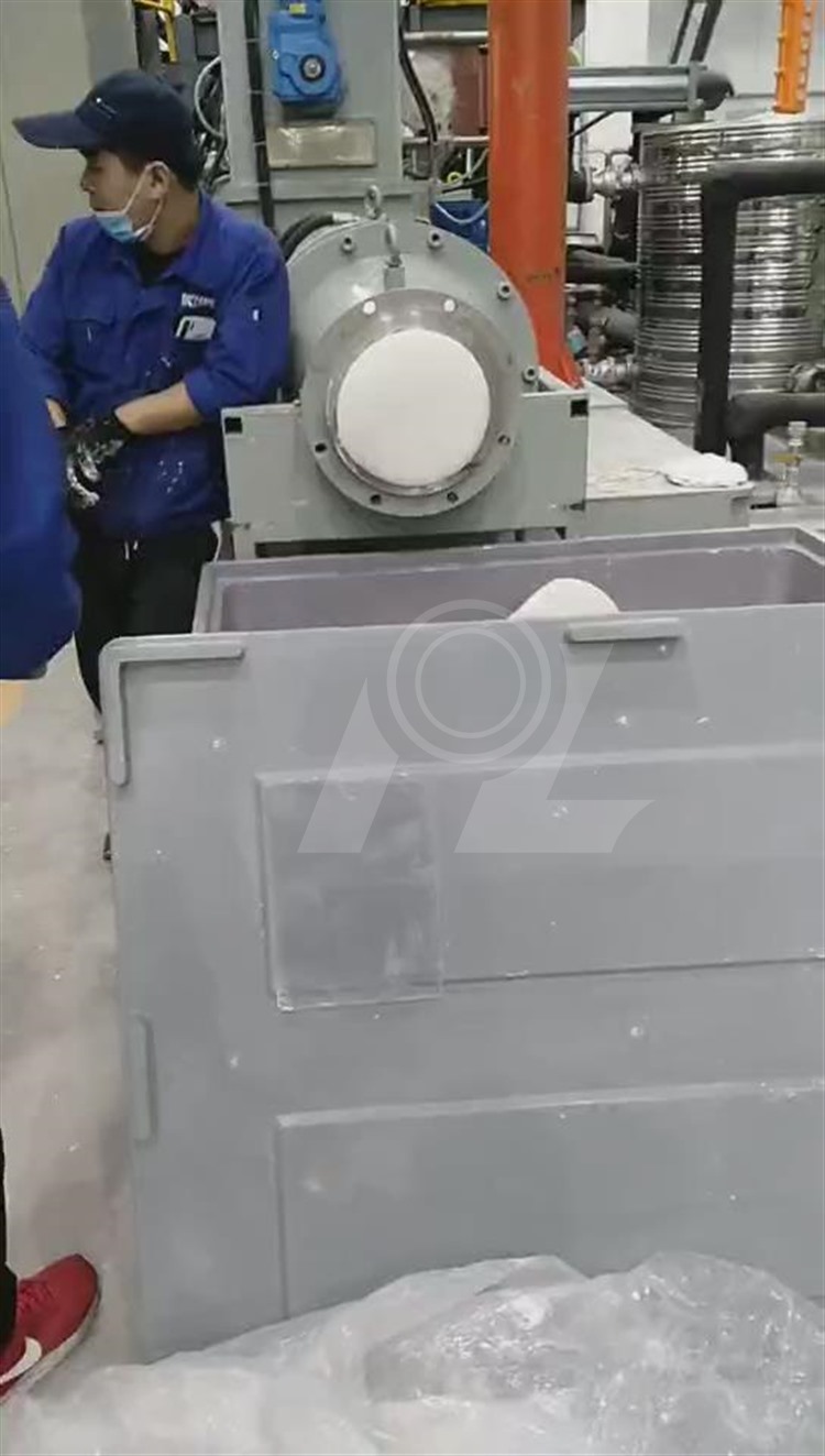 2，上料，捏合精煉